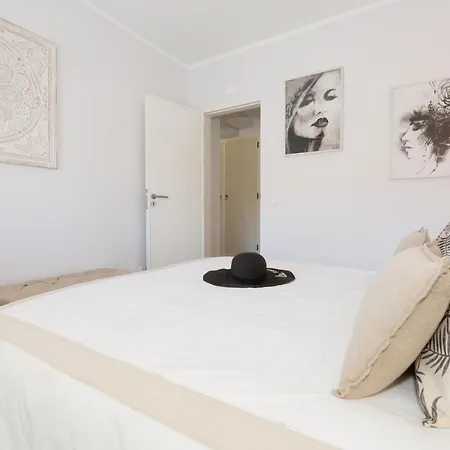 Beachome4u2 Apartamento Carcavelos (Lisbon)