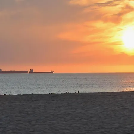 Beachome4u2 * Carcavelos (Lisbon)